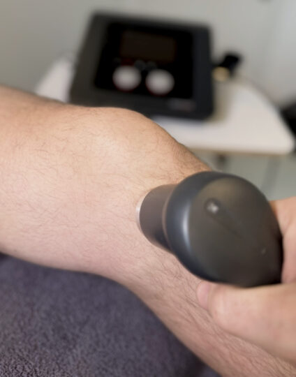 Mit tiefenwirksamer Wärme wird die Durchblutung gefördert. Es hilft Schmerzen zu lindern und die Heilung von Gewebe zu unterstützen.